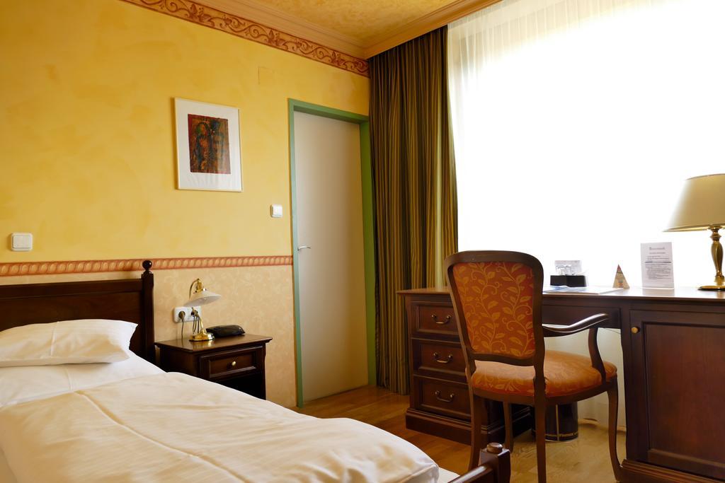 Hotel Pfeifer Zum Kirchenwirt Graz Exterior photo