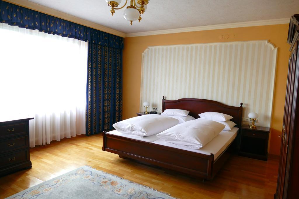 Hotel Pfeifer Zum Kirchenwirt Graz Exterior photo
