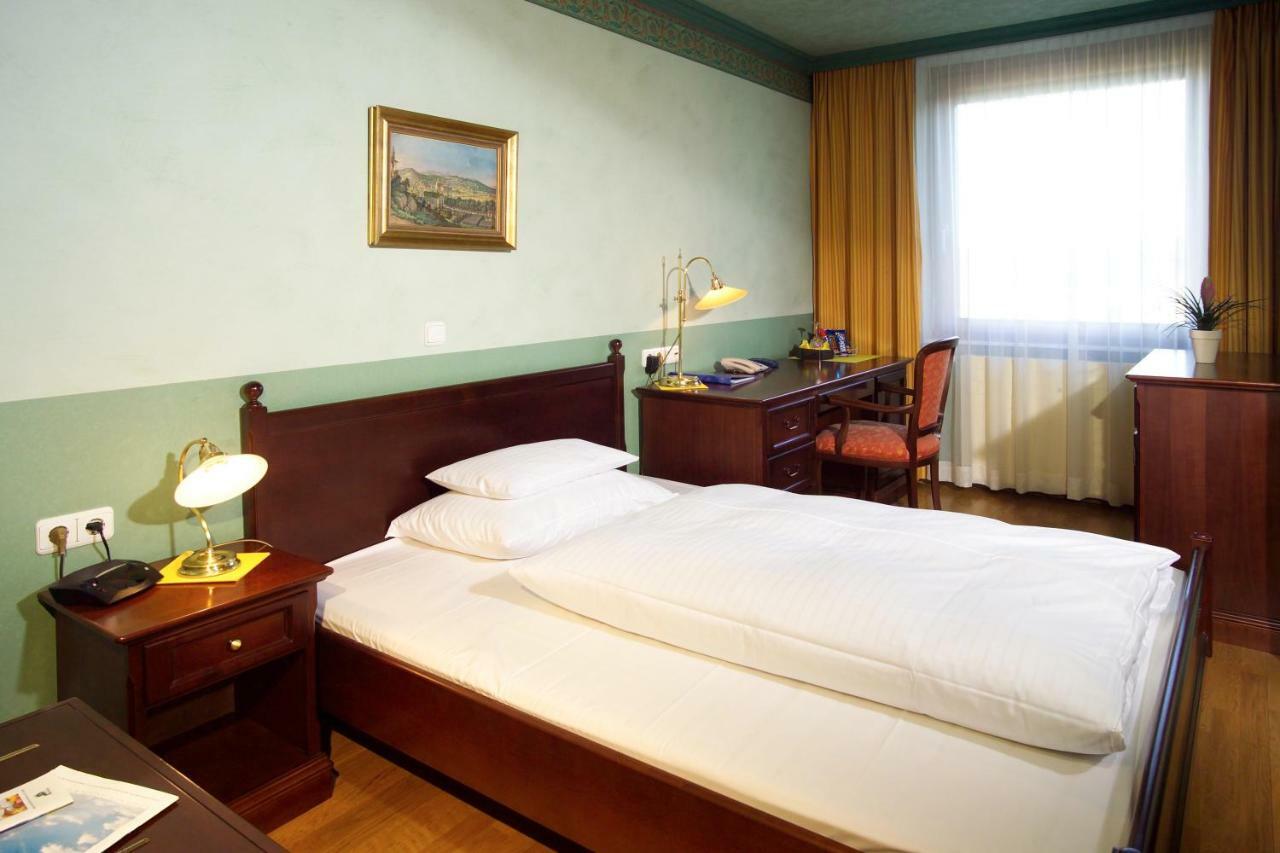 Hotel Pfeifer Zum Kirchenwirt Graz Room photo